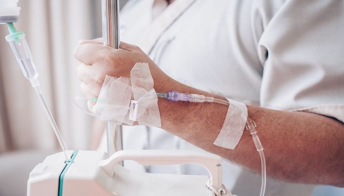 آیا سرم تراپی برای شما مناسب است؟-درمان در منزل