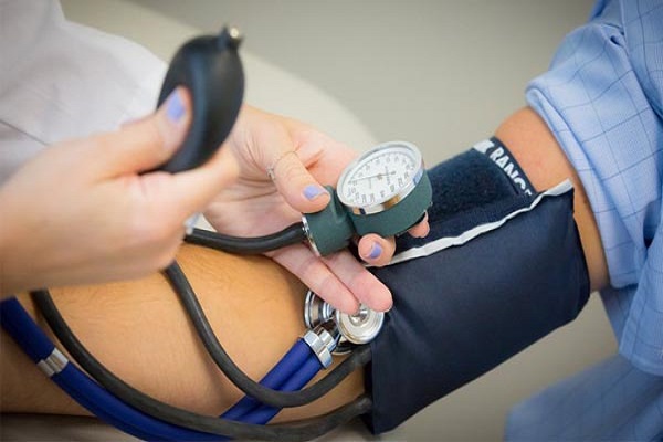 بهترین زمان برای اندازه گیری فشار خون در منزل-درمان در منزل