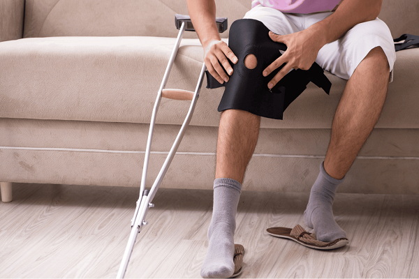 حرکات فیزیوتراپی پا در منزل به چه صورت است؟-درمان در منزل